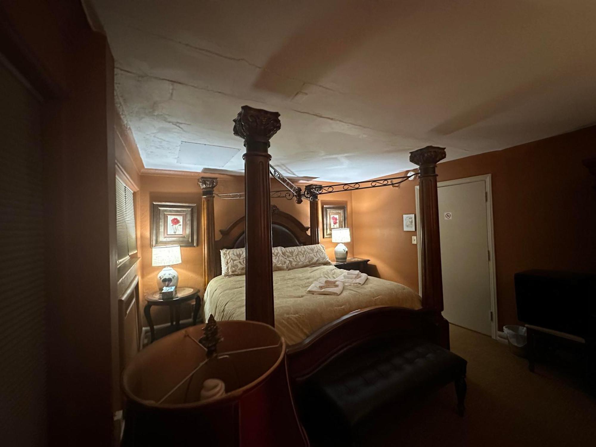 The Oaks B&B Hotel And Spiritual Center Джеймстаун Экстерьер фото